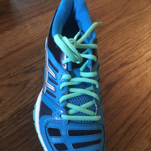 Asics women tennis shoe